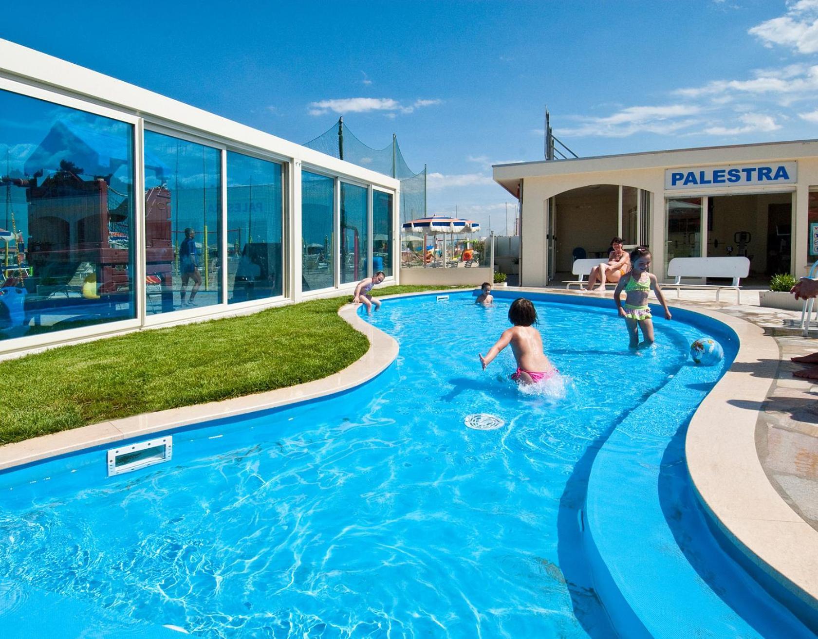 קרביה Hotel Levante מראה חיצוני תמונה