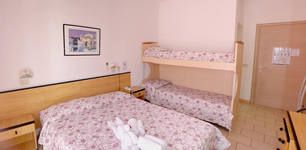 קרביה Hotel Levante מראה חיצוני תמונה